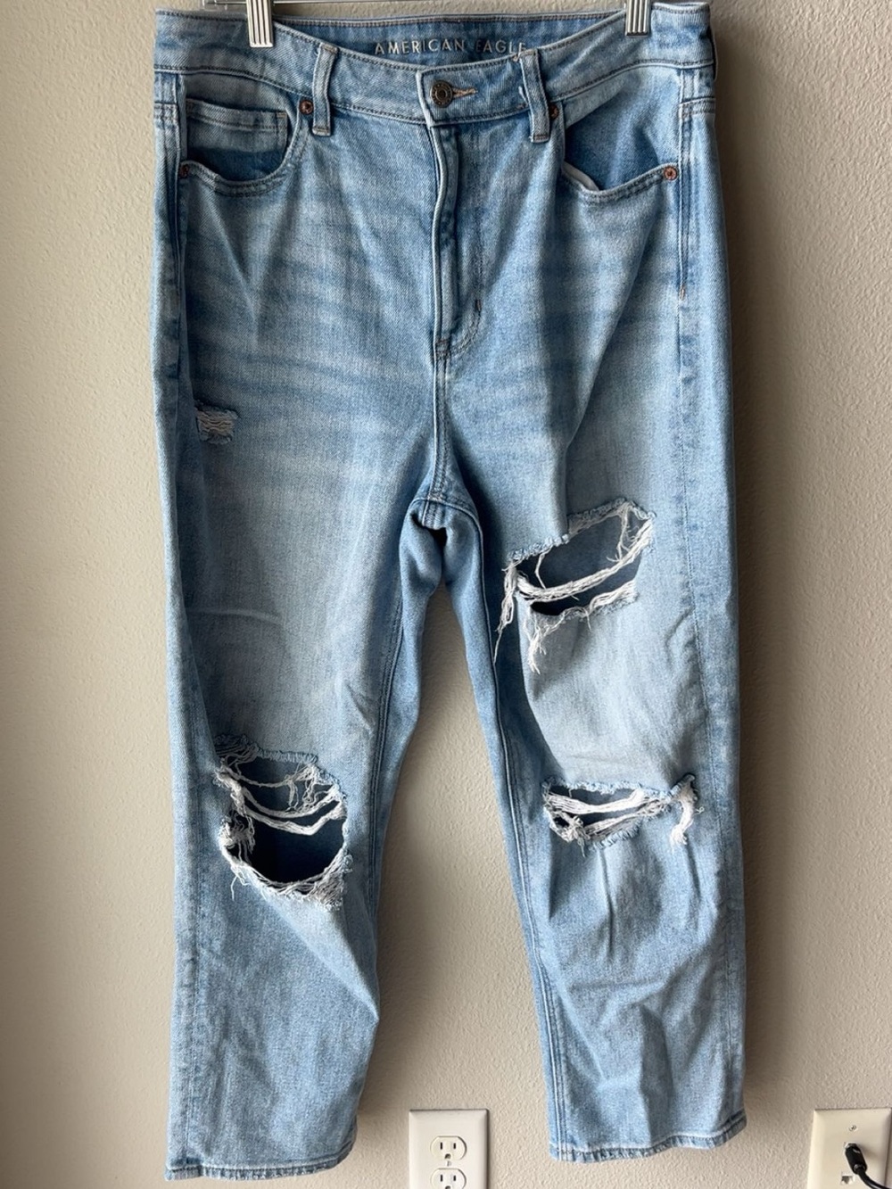 American Eagle Stretch Light Wash Distressed Mom Jeans. Women’s Size 10 Short